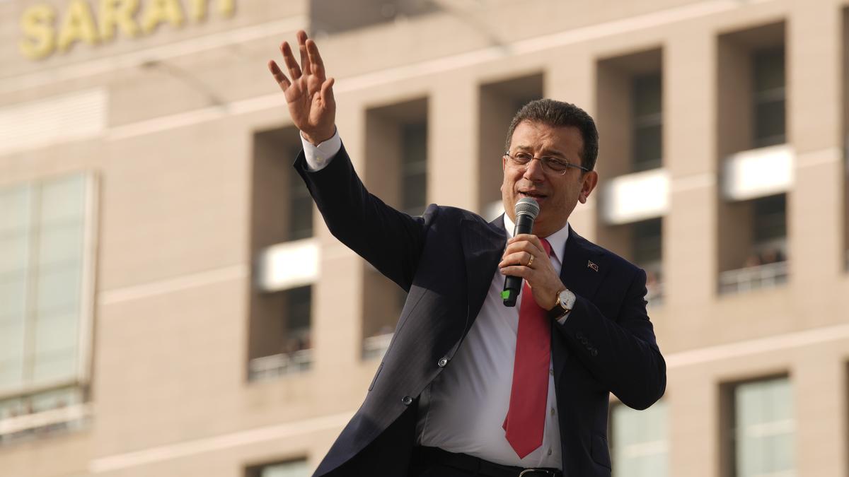 dozens-of-opposition-members-in-turkiye-arrested:-media-reviews