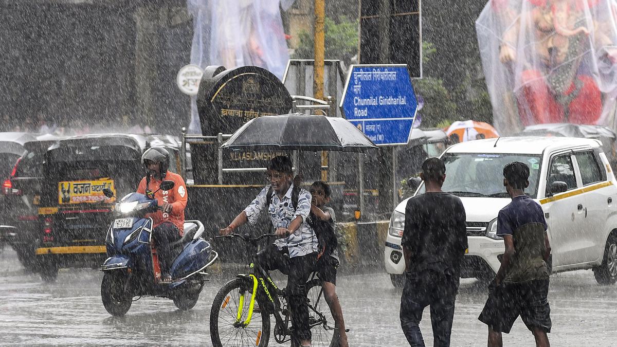india-monsoon-live:-imd-points-crimson-alert-in-mumbai-as-heavy-downpour-causes-waterlogging