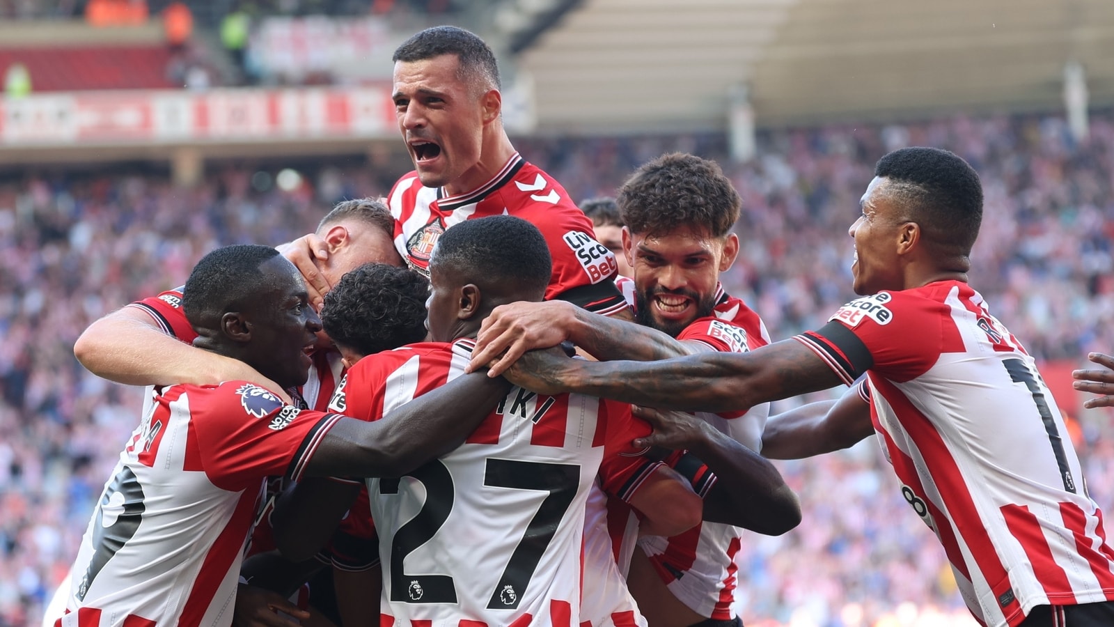 premier-league-2025:-sunderland-crush-west-ham-3-0-in-dream-return;-dan-ballard-shines-on-debut