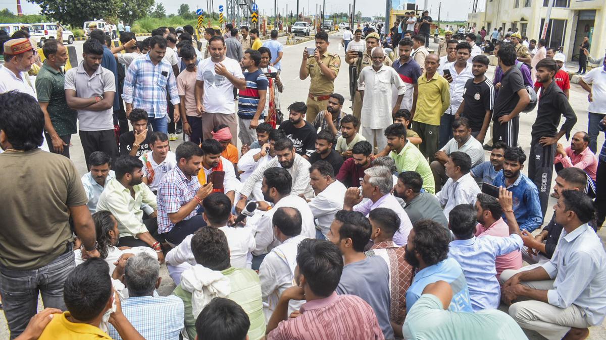 soldier-assaulted-at-up.-toll-plaza,-army-condemns;-six-held,-nhai-slaps-20-lakh-positive-on-operator