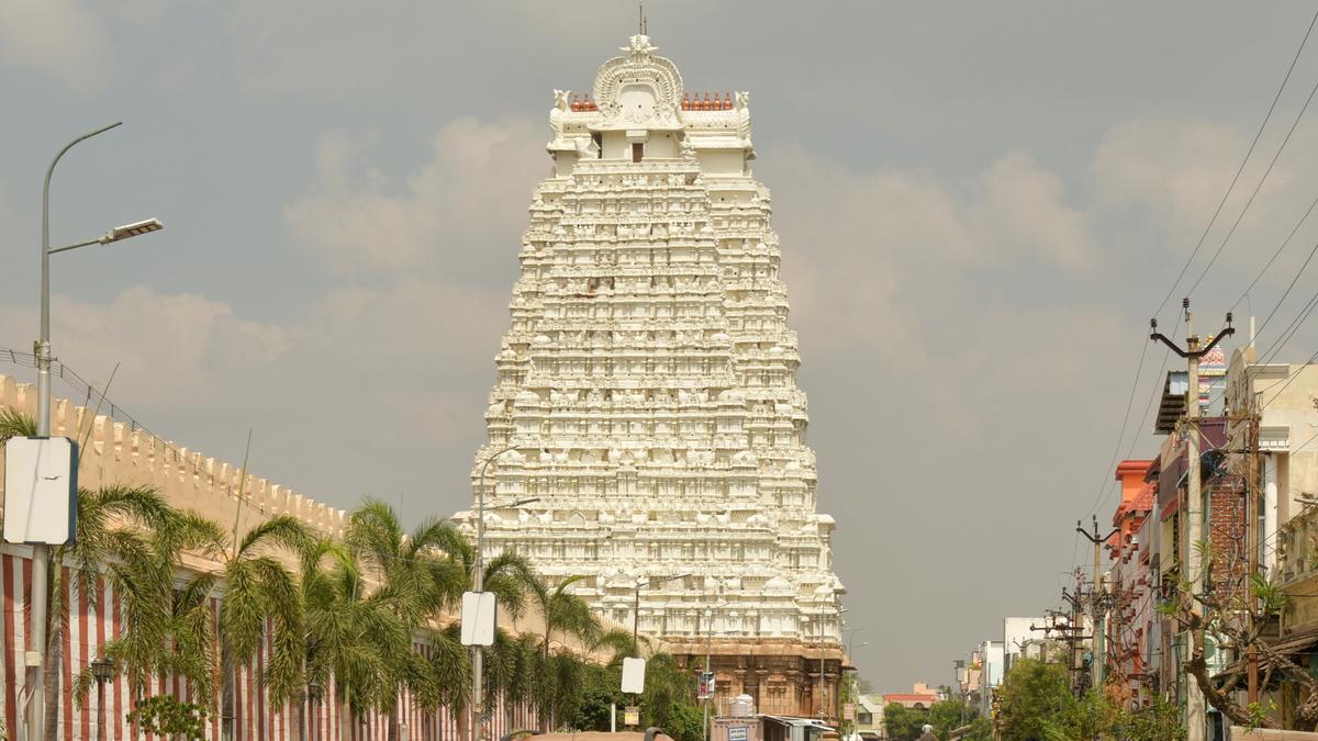srirangam-temple-gopurams-set-to-be-illuminated-with-ornamental-lights-quickly