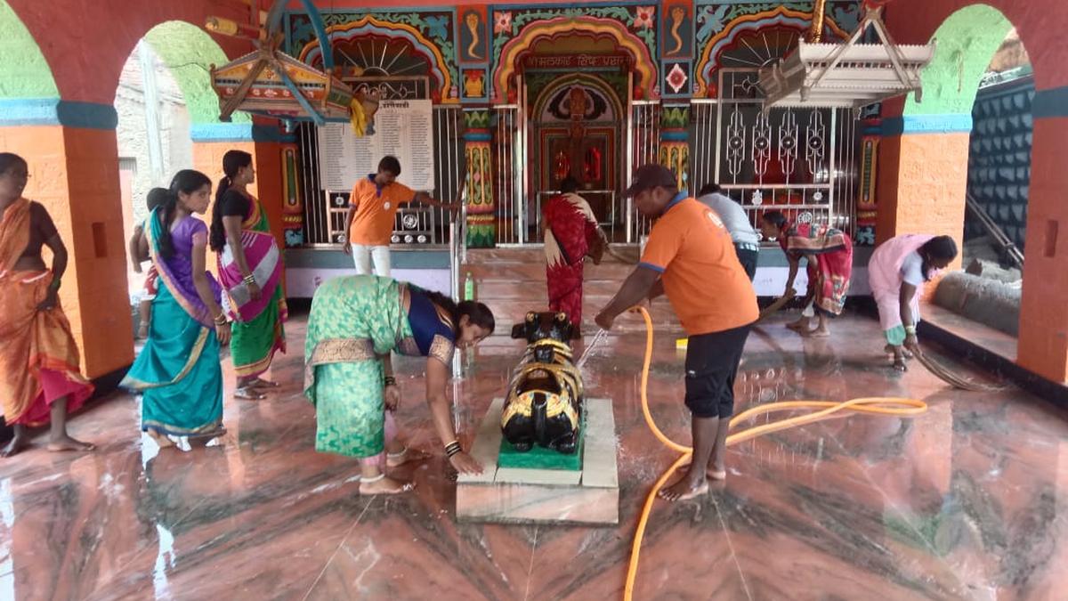 over-2.72-lakh-volunteers-clear-near-11,000-non-secular-centres-throughout-karnataka