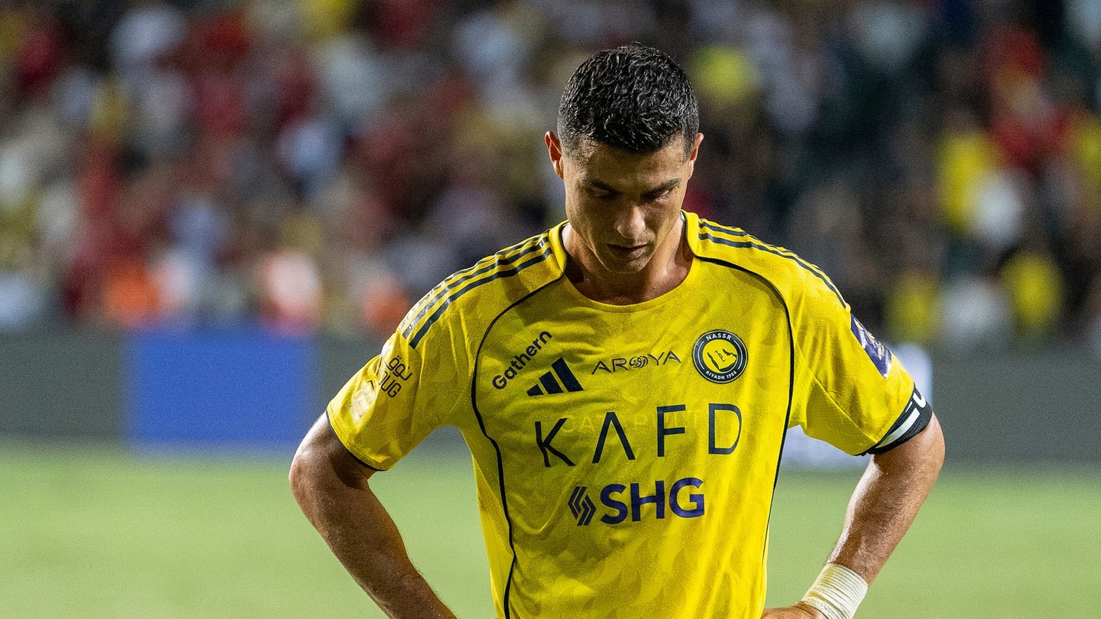video-of-cristiano-ronaldo-exhibiting-frustration,-speaking-to-himself-goes-viral-after-al-nassr’s-defeat;-netizens-react