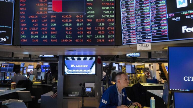 wall-street-falls-probably-the-most-since-may-after-employers-slash-hiring-and-tariffs-roll-out