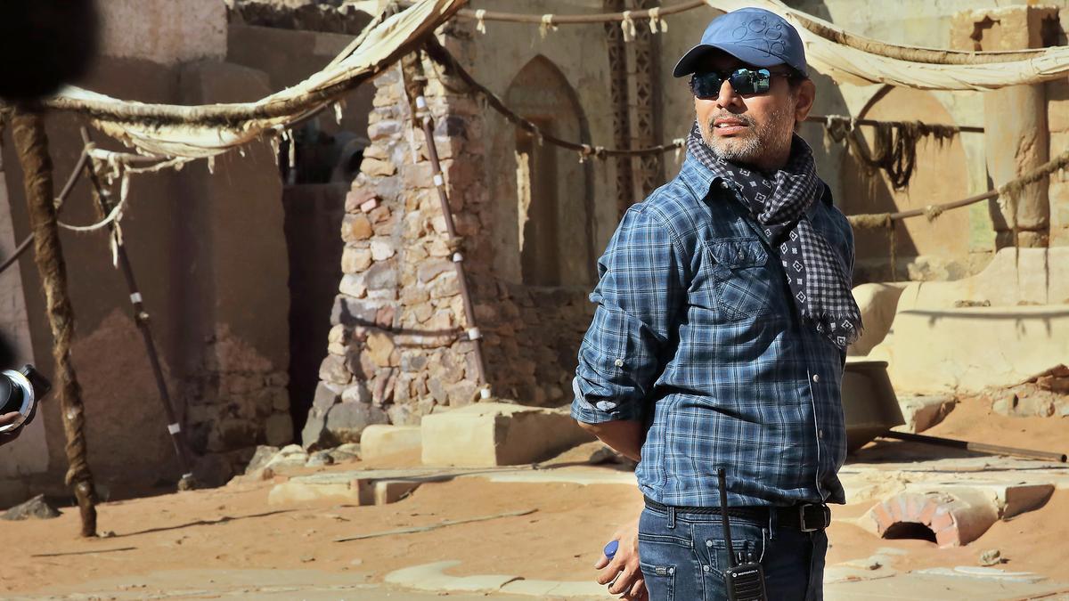 neeraj-pandey-calls-out-ai-altered-raanjhanaa-ending-as-disrespectful,-slams-eros-for-excluding-creators