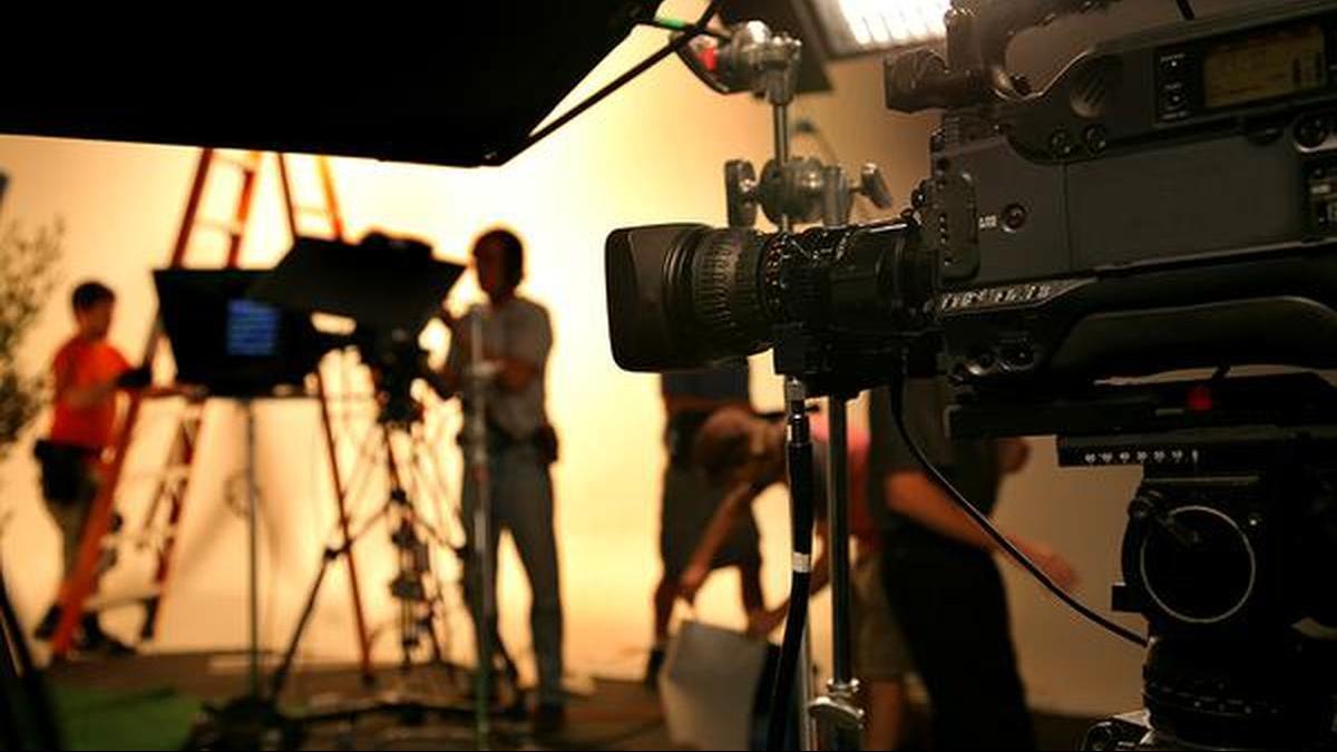 telugu-film-chamber-turns-down-federations-30%-wage-hike-demand
