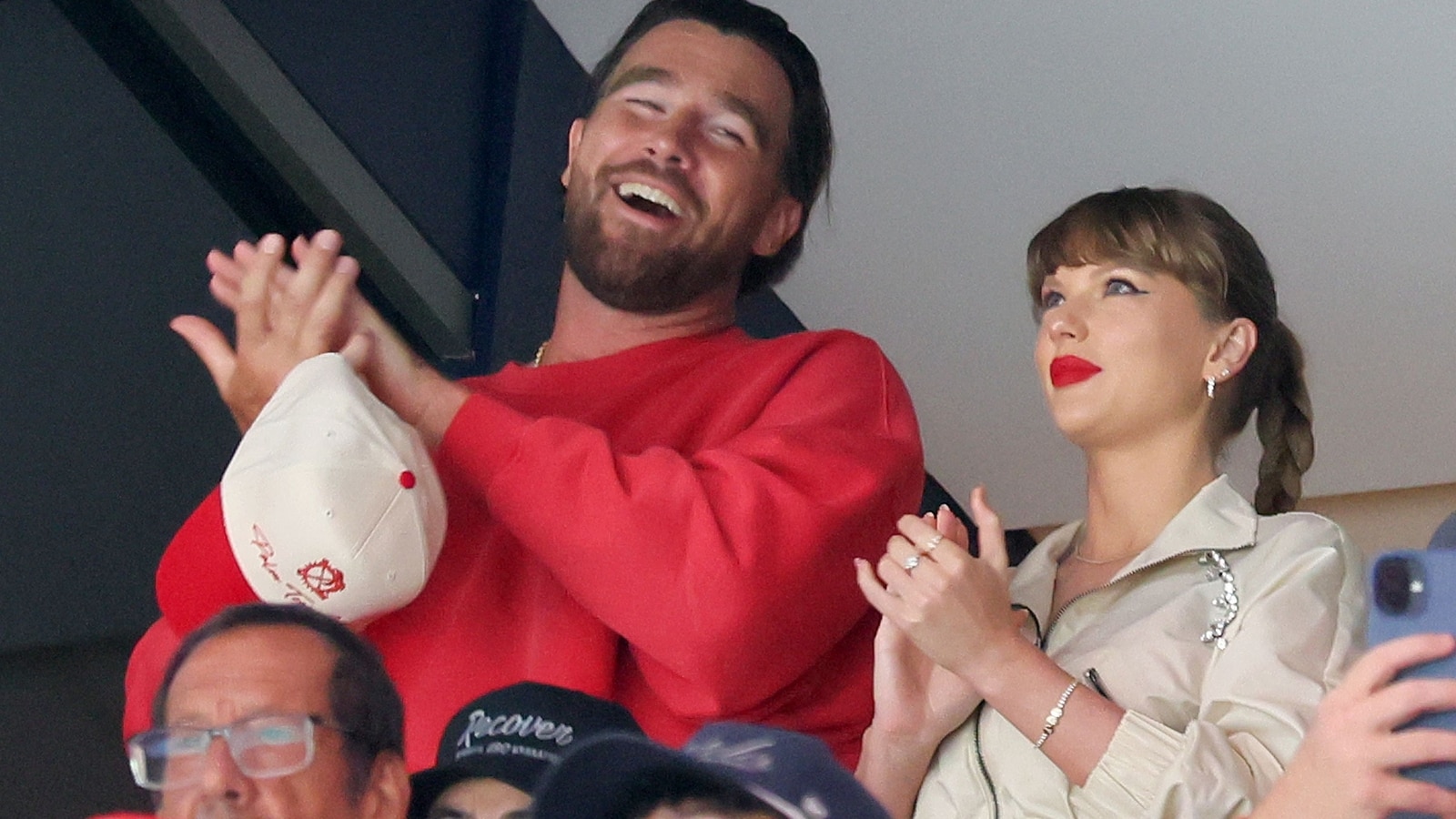 as-mortgage-charges-plunge-dramatically,-taylor-swift-and-travis-kelce-go-home-searching