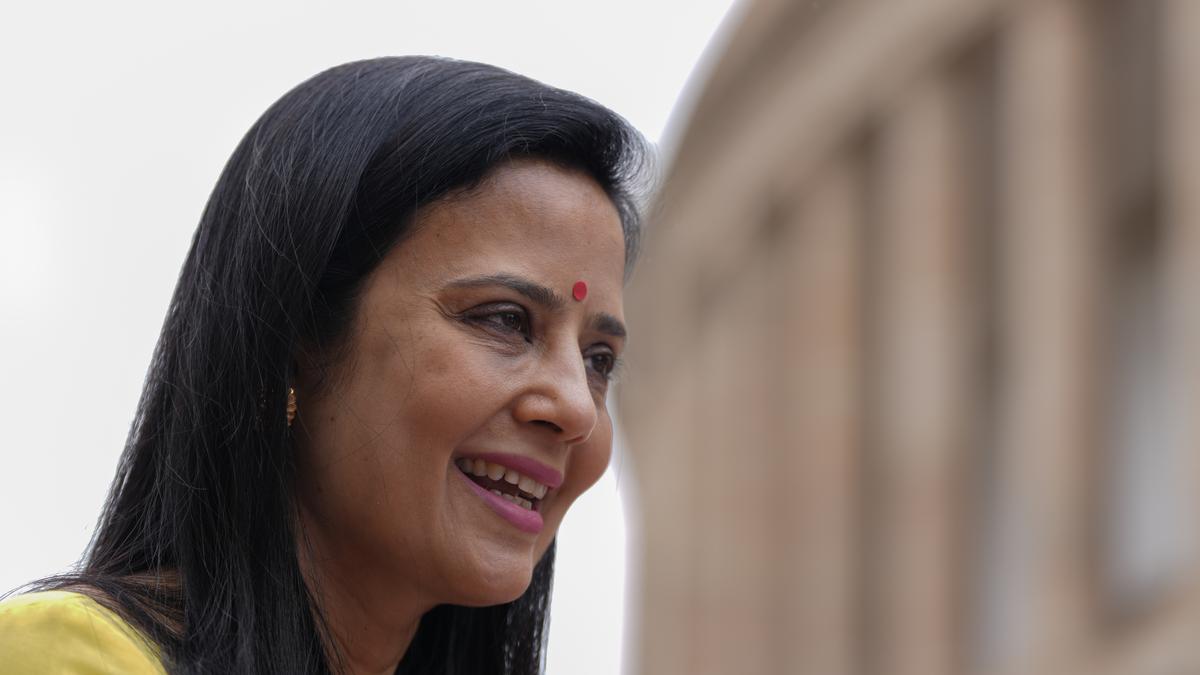 delhi-hc-seeks-confidentiality-on-cbi-report-on-cash-for-query-rip-off-towards-mahua-moitra
