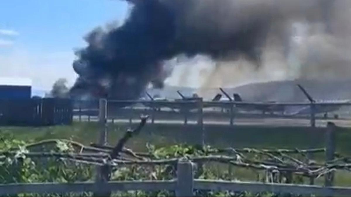 plane-crashes-into-parked-plane-whereas-touchdown-at-montana-airport,-sparking-hearth