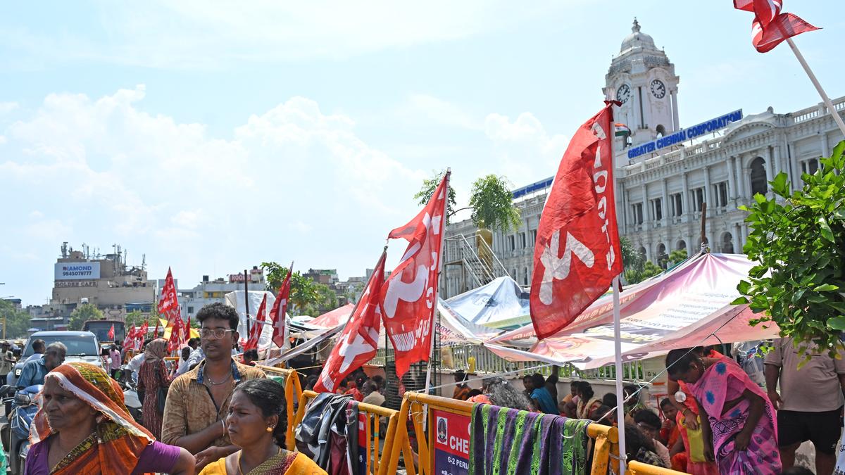chennai-corporation-conservancy-employees-can-protest-solely-in-authorised-locations:-madras-high-court