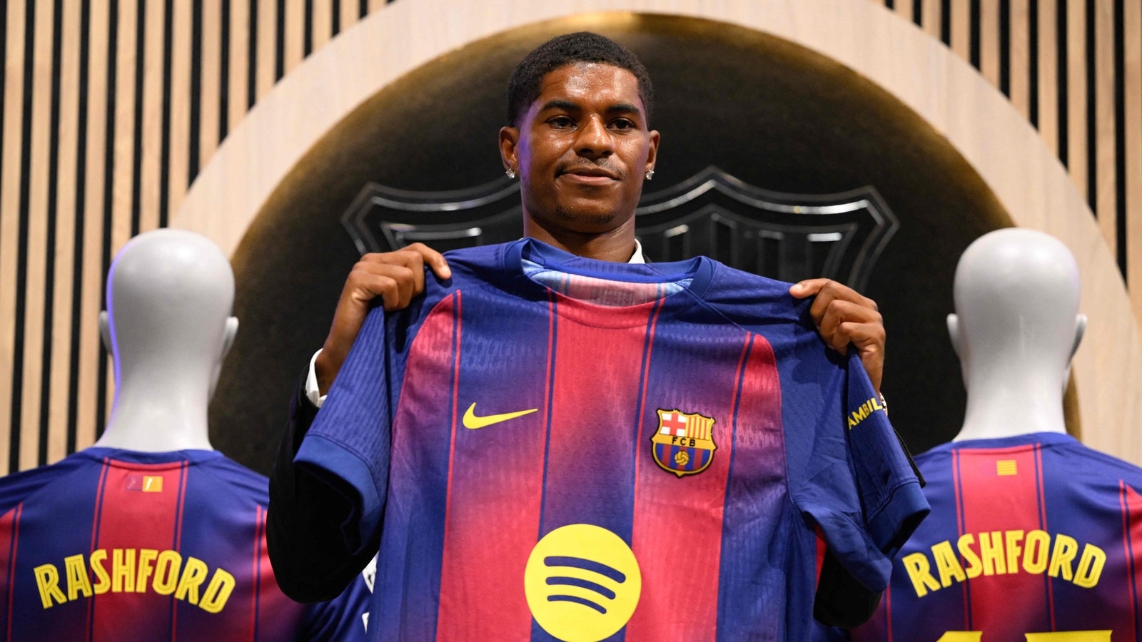 marcus-rashford-diagnoses-manchester-united’s-issues-after-mortgage-transfer-to-fc-barcelona:-‘direction-is-at-all-times-altering’
