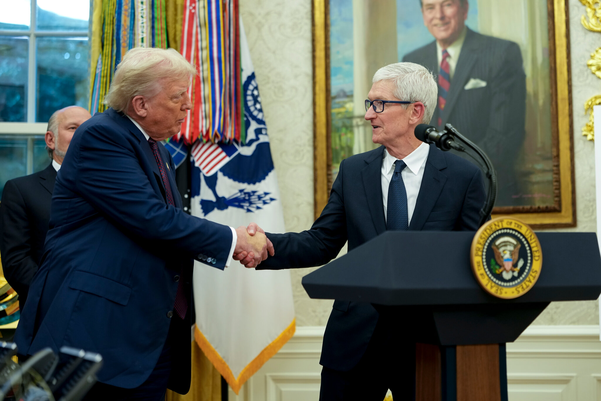 Trump Live Updates: News on Apple Investment and India Tariffs ...