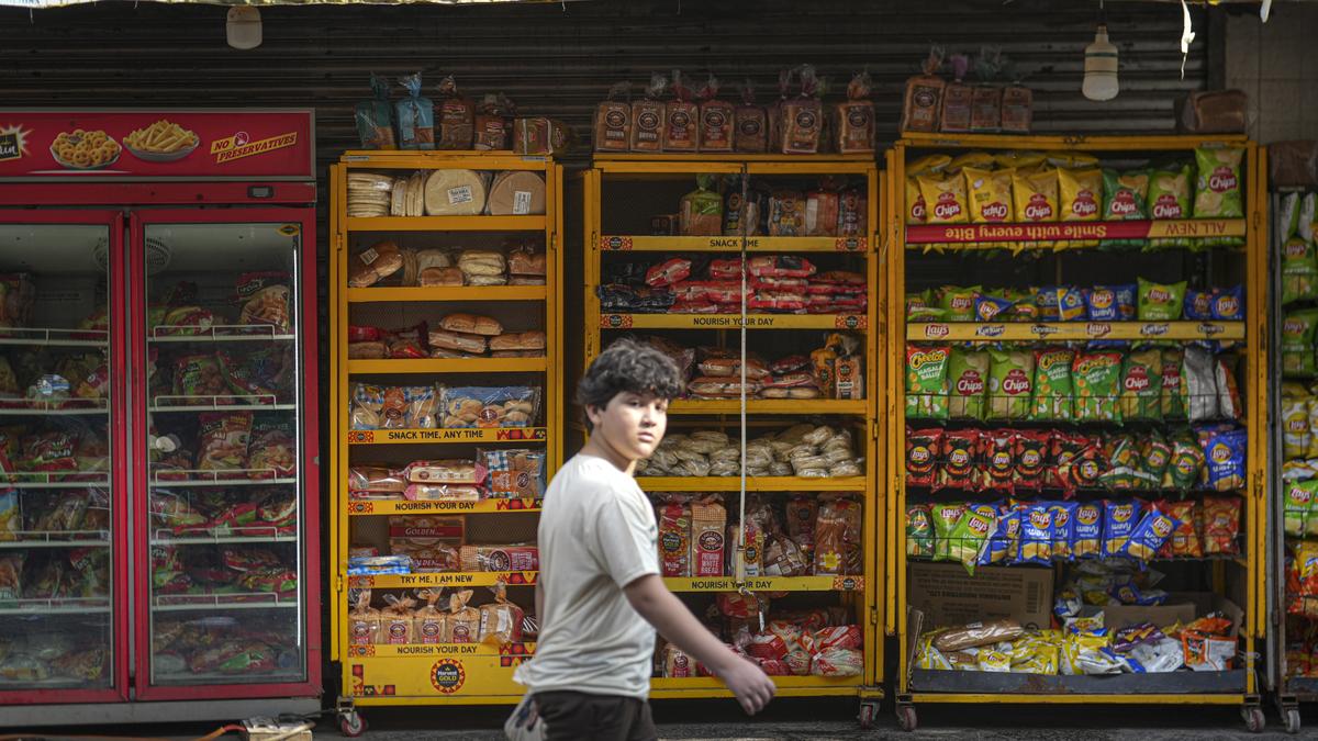 people-in-hyderabad-hailgst-reduction-on-necessities,-merchants-warn-of-implementation-points