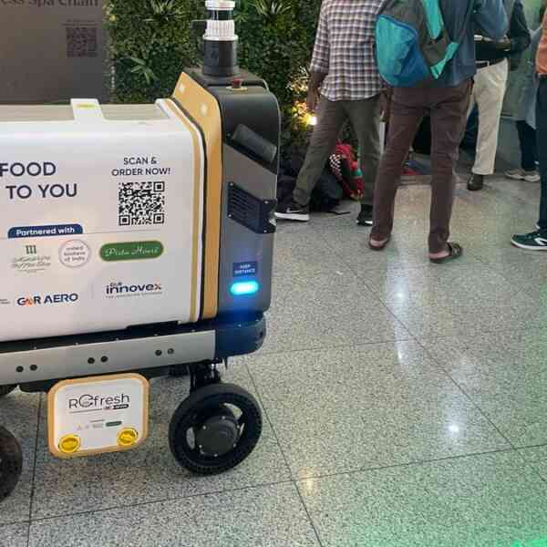 flying-from-hyderabad-airport?-a-robotic-can-now-ship-your-meal-at-boarding-gates