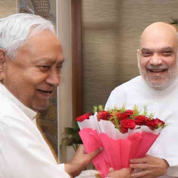 nitish-kumar-meets-amit-shah;-shah-to-work-together-with-bjp-leaders-and-employees