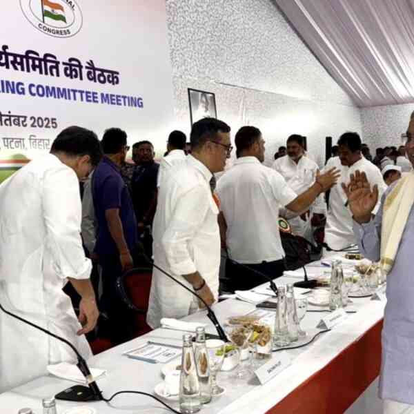 double-engine-sarkar-has-turn-out-to-be-a-double-edged-sword-chopping-soul-of-our-republic:-siddaramaiah-at-cwc-meet
