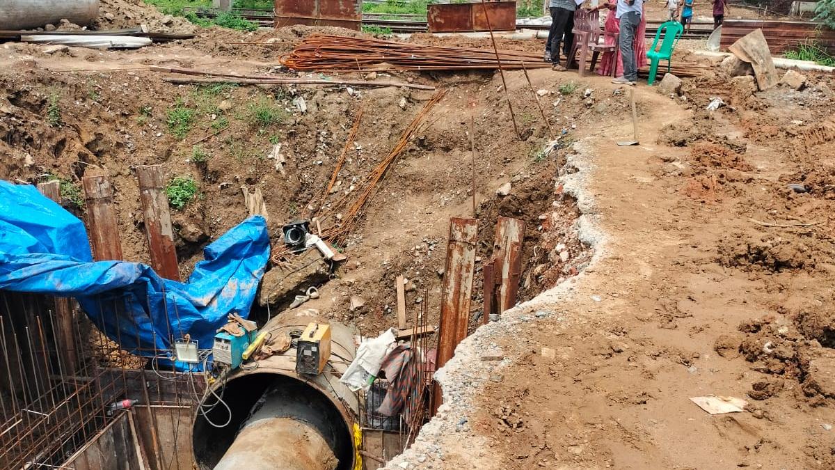 residents-in-ambattur-zone-might-get-reduction-from-sewage-woes-as-metrowater-pipeline-challenge-nears-completion