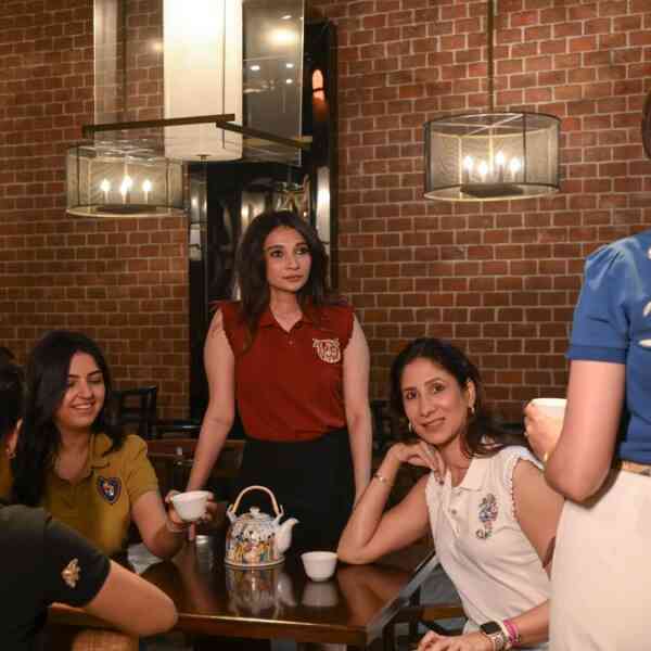this-chennai-model-makes-bespoke-t-shirts,-and-in-addition-personalises-them-with-prints-and-embroidery
