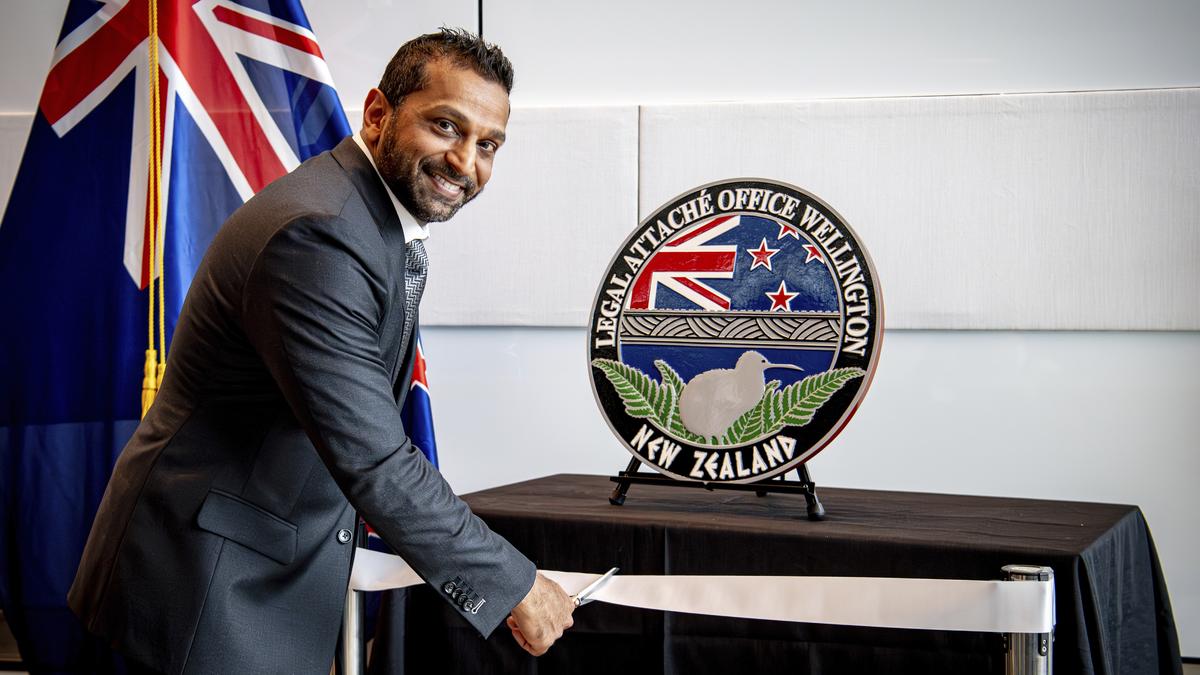 fbi-boss-kash-patel-gave-new-zealand-officers-3d-printed-weapons-unlawful-to-own-below-native-legal-guidelines