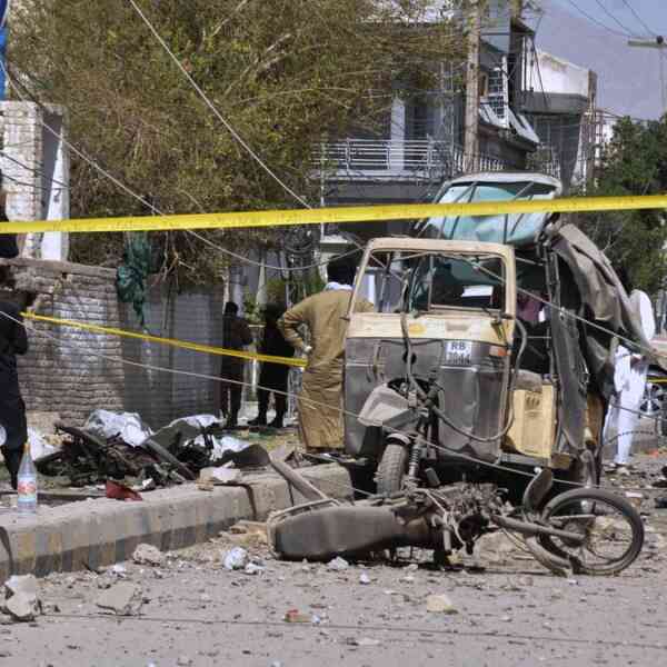 blast-close-to-paramilitary-headquarters-in-southwest-pakistan-kills-10,-injures-a-number-of-others