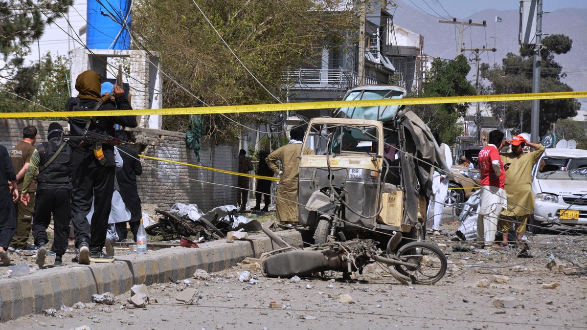 blast-close-to-paramilitary-headquarters-in-southwest-pakistan-kills-10,-injures-a-number-of-others