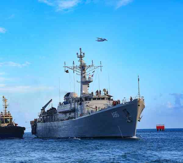 Indian Navy's First Training Squadron arrives in Mauritius's Port ...