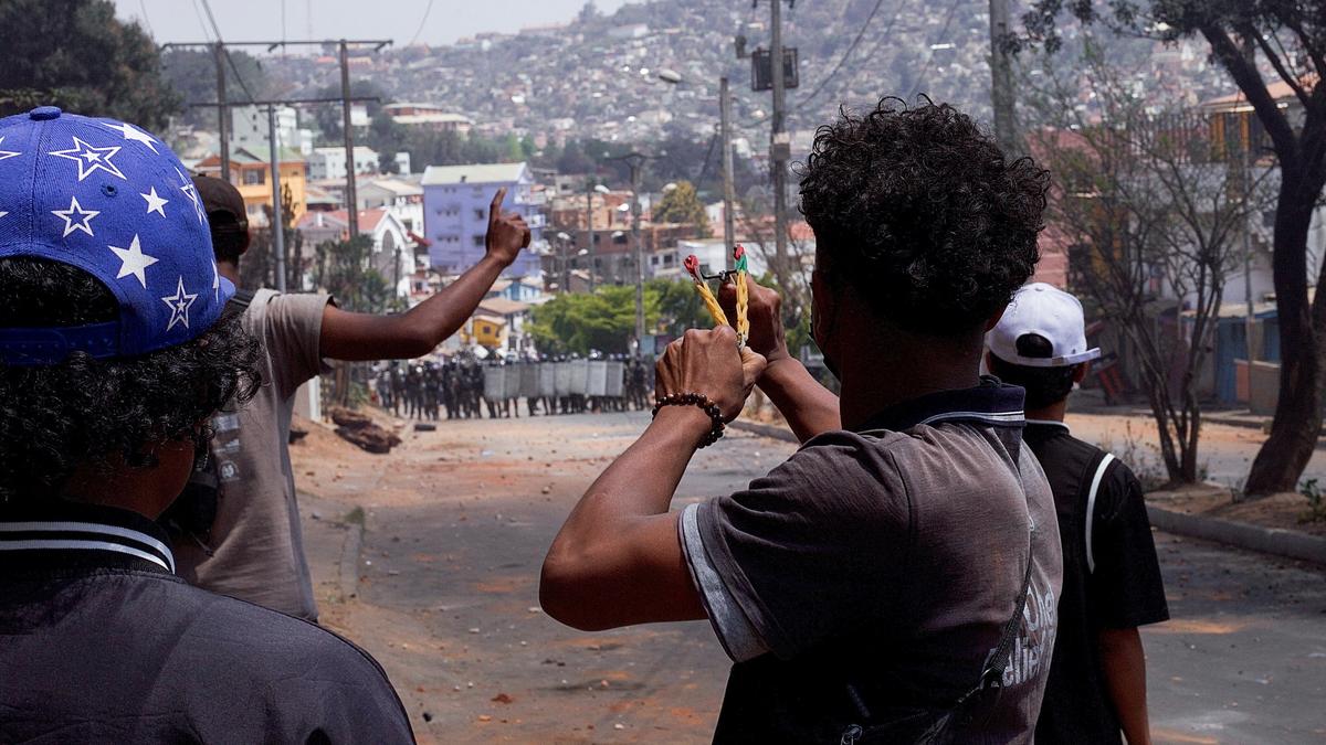 Madagascar President dissolves government following massive ...