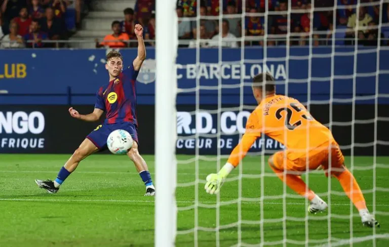 Football: Soccer-Barcelona demolish Valencia 6-0 in front of small ...