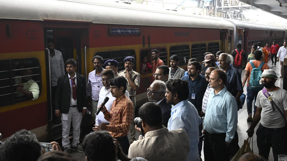 to-clear-pageant-rush,-1,450-particular-trains-to-be-operated-by-scr-until-november-finish