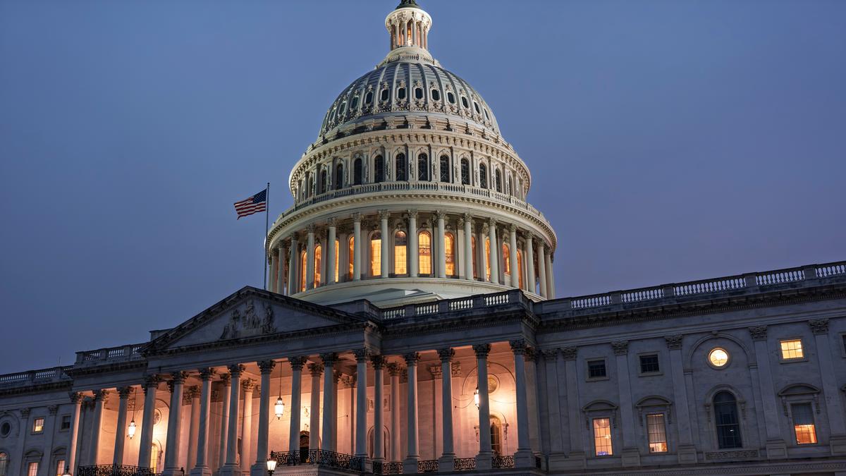 us.-authorities-shutdown-begins-as-nation-faces-new-interval-of-uncertainty