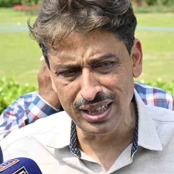 police-detain-congress-mp,-sp-mla-at-home-to-stop-from-visiting-bareilly