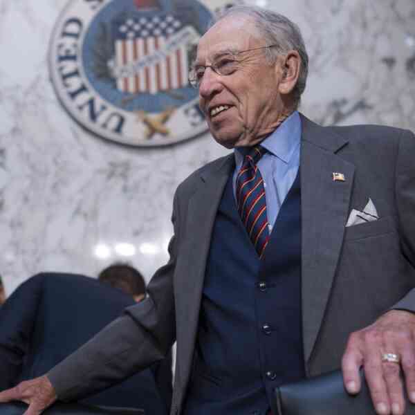 us.-senators-reintroduce-bill-to-reform-h-1b,-l-1-visa-guidelines-as-donald-trump-price-fuels-scrutiny
