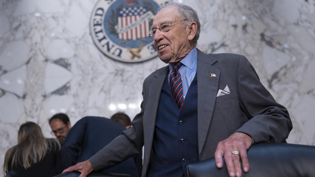 us.-senators-reintroduce-bill-to-reform-h-1b,-l-1-visa-guidelines-as-donald-trump-price-fuels-scrutiny