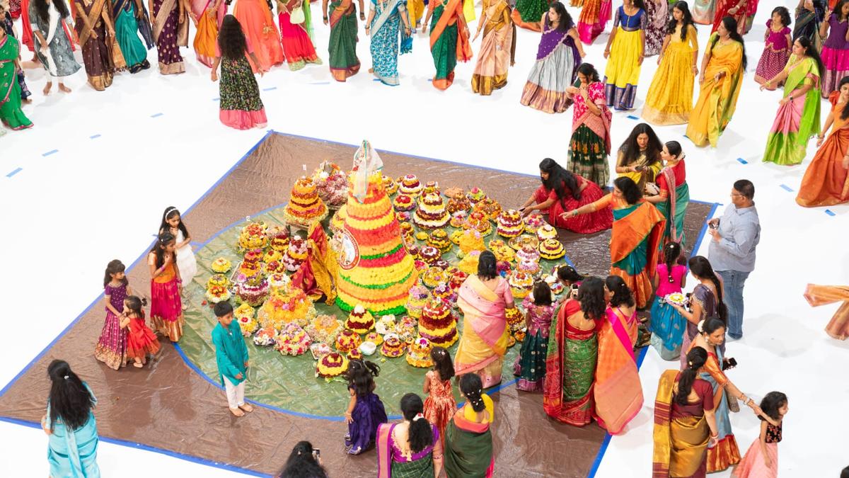 touch-of-telangana-at-bathukamma,-dasara-celebrations-in-detroit