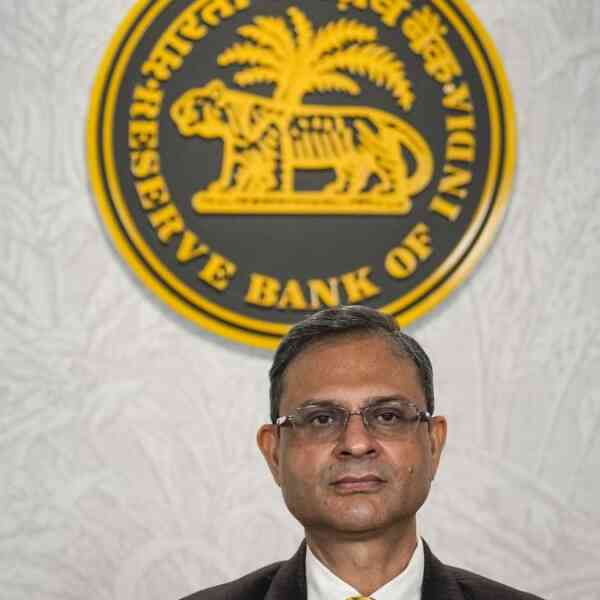 no-proposal-to-levy-costs-on-upi-transactions:-rbi-governor-malhotra