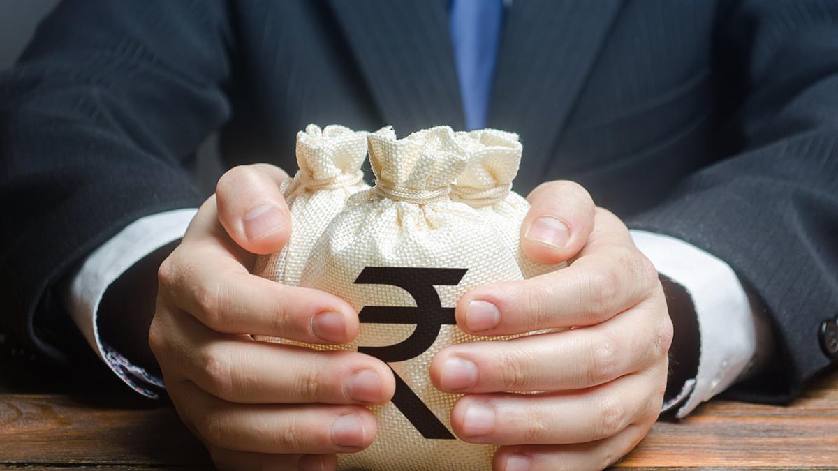 fresh-investments-by-indian-corporations-surged-to-close-15-year-excessive-within-the-first-half-of-2025-26