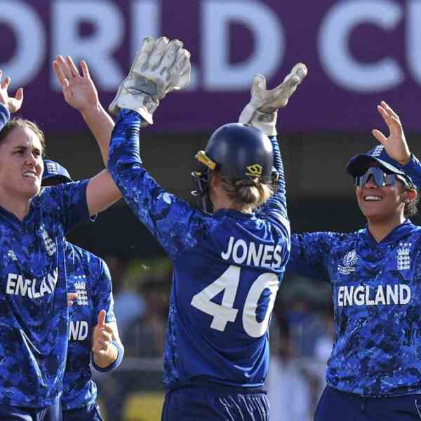 womens-world-cup-eng-vs-sa:-england-demolishes-sa-by-10-wickets,-sends-out-warning-indicators