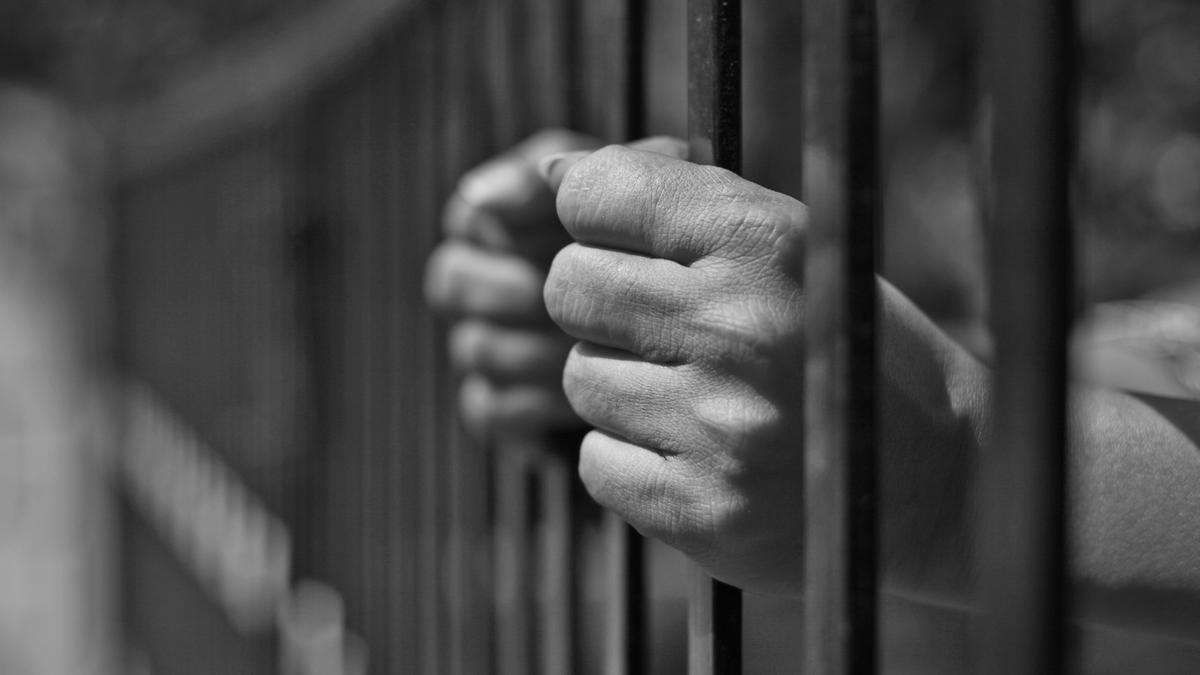 two-indian-vacationers-sentenced-to-jail-for-robbing,-assaulting-intercourse-employees-in-singapore-accommodations