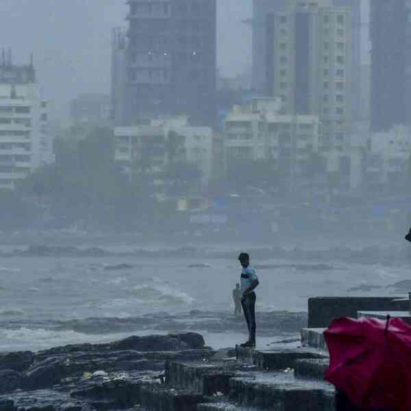 imd-points-cyclone-shakti-warning-for-maharashtra;-heavy-rains-anticipated-till-october-7