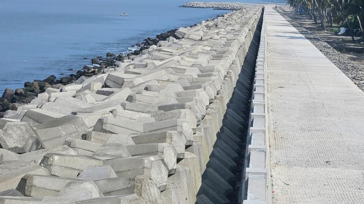 chellanam-in-kerala-on-edge-once-more-over-delay-in-second-phase-tetrapod-seawall-development