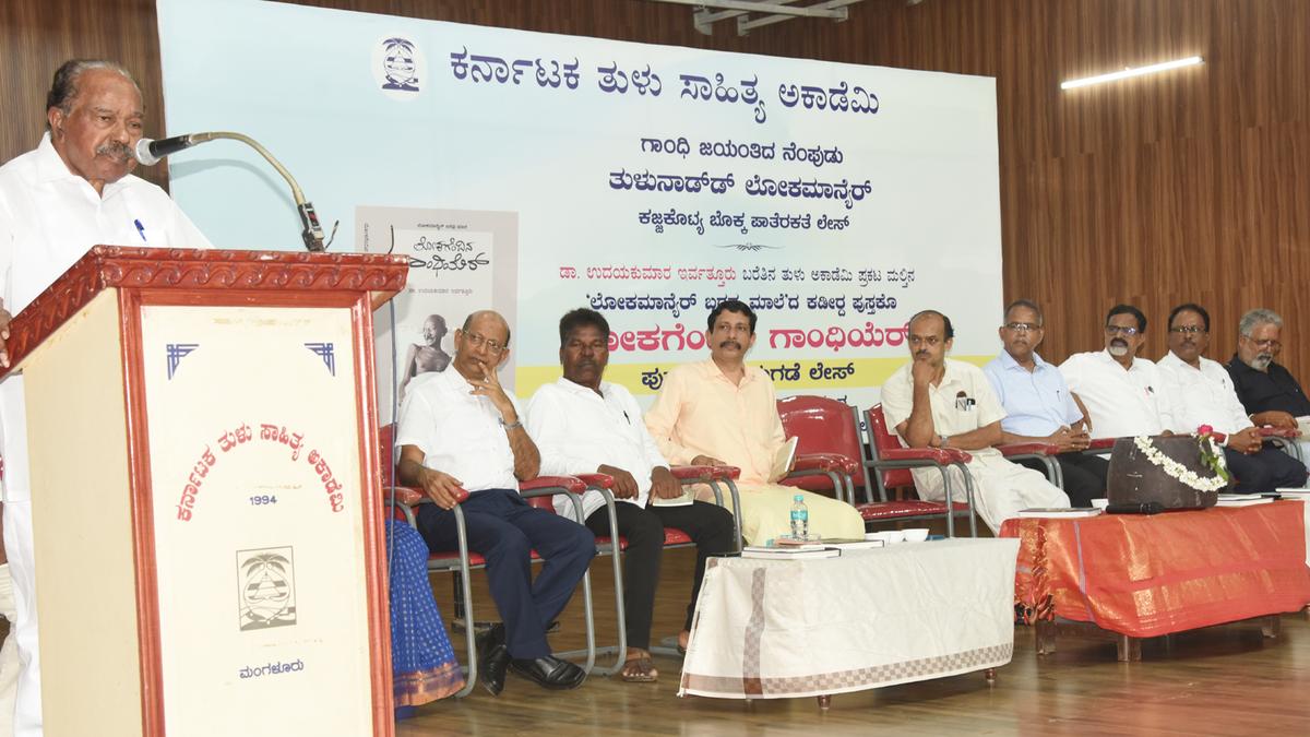 gandhiji-received-over-the-world-together-with-his-reality-and-non-violence:-former-cm-veerappa-moily
