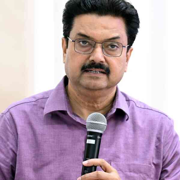 outrage-on-campus-as-du-shares-video-hyperlink-of-v-c-speech-on-urban-naxalism-by-way-of-e-mail