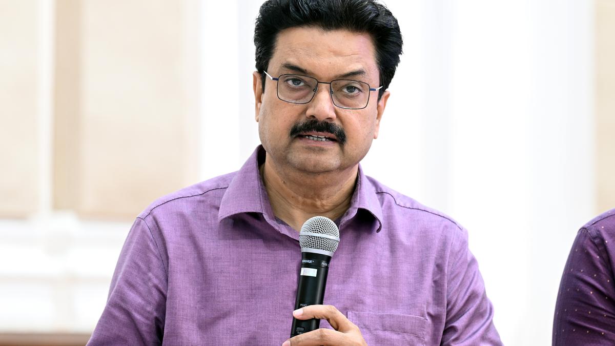 outrage-on-campus-as-du-shares-video-hyperlink-of-v-c-speech-on-urban-naxalism-by-way-of-e-mail