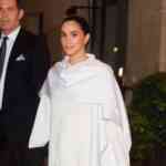 meghan-markle-trolled-for-white-outfit-at-balenciaga-present-in-paris-style-week:-‘is-she-lined-in-vaseline?’