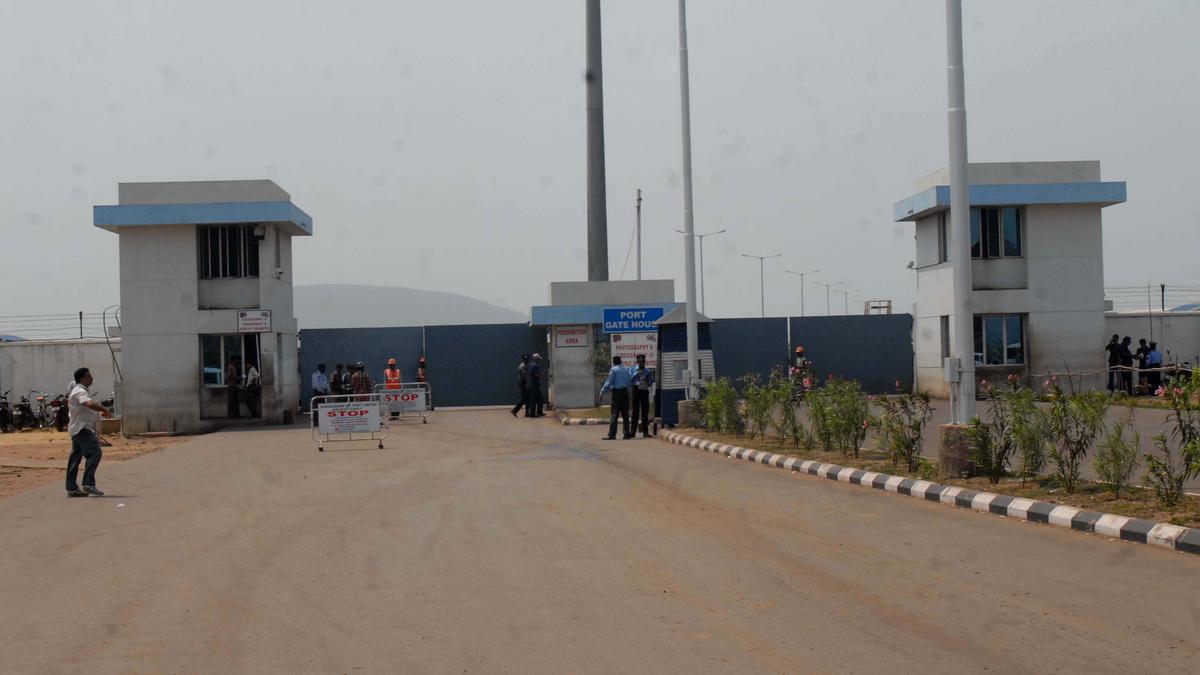 adani-to-arrange-cement-grinding-unit-at-gangavaram-port