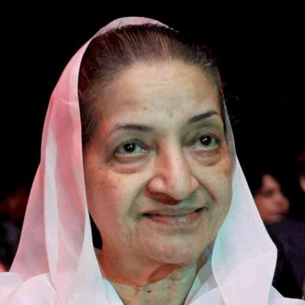 veteran-actor-sandhya-shantaram-dies-at-94;-maharashtra-cm-devendra-fadnavis-condoles-the-demise