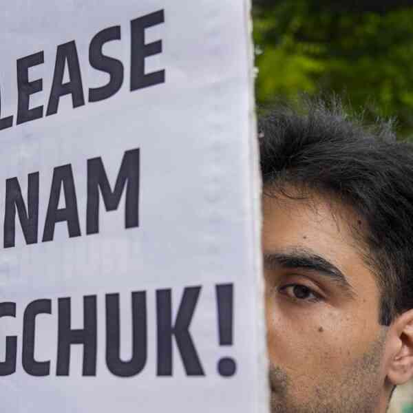 sonam-wangchuks-listening-to-live:-supreme-court-to-listen-to-plea-by-wangchuks-spouse-that-his-detention-is-mala-fide