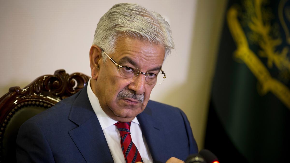 pakistan-defence-minister-khawaja-asif-warns-india-in-opposition-to-any-future-army-battle