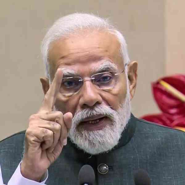 pm-modi-calls-cji-after-assault-in-supreme-court,-says-incident-has-angered-all-indians