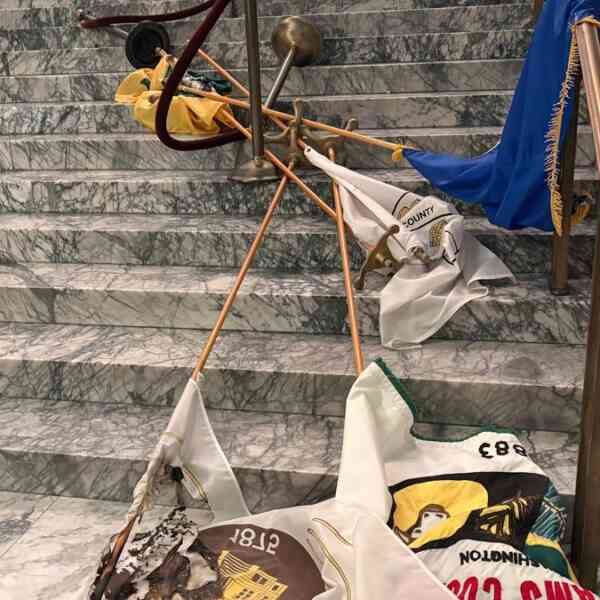 intruder-with-psychological-well-being-points-vandalises-washington-state-capitol
